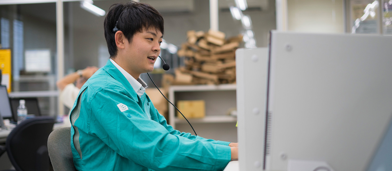 運輸部　運行計画課メンバー仕事中1