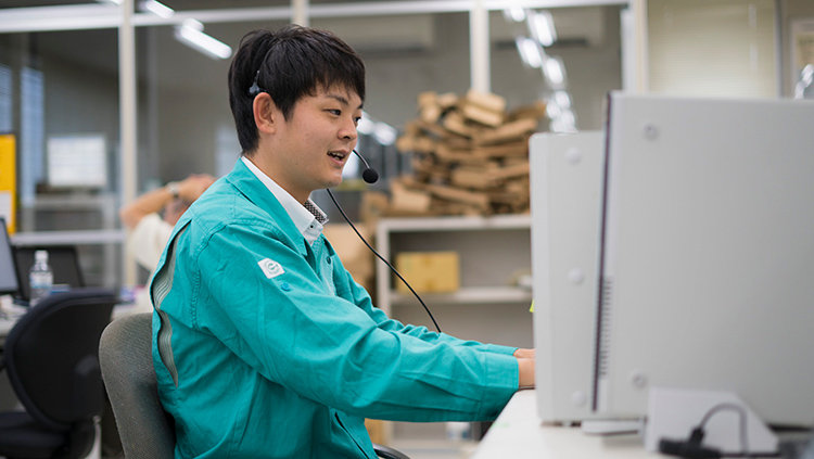 運輸部　運行計画課メンバー仕事中1