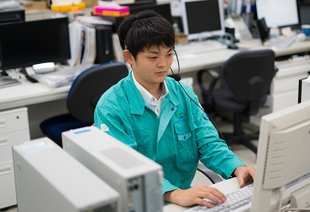 運輸部　運行計画課メンバー仕事中3