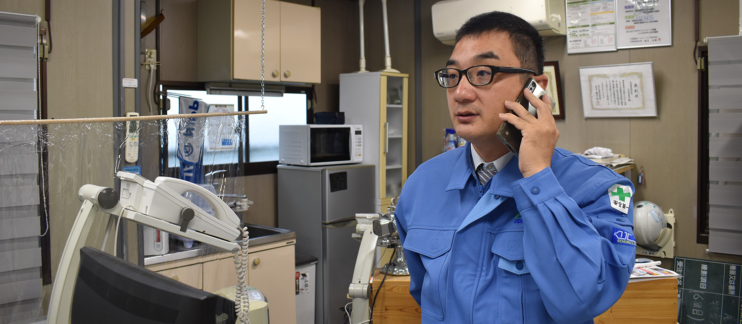 運輸部　運行管理課メンバー仕事中1